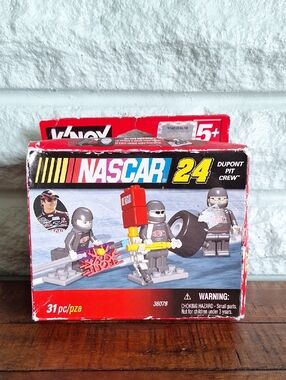Knex 2010 Nascar 24 Dupont Pit Crew Building Blocks